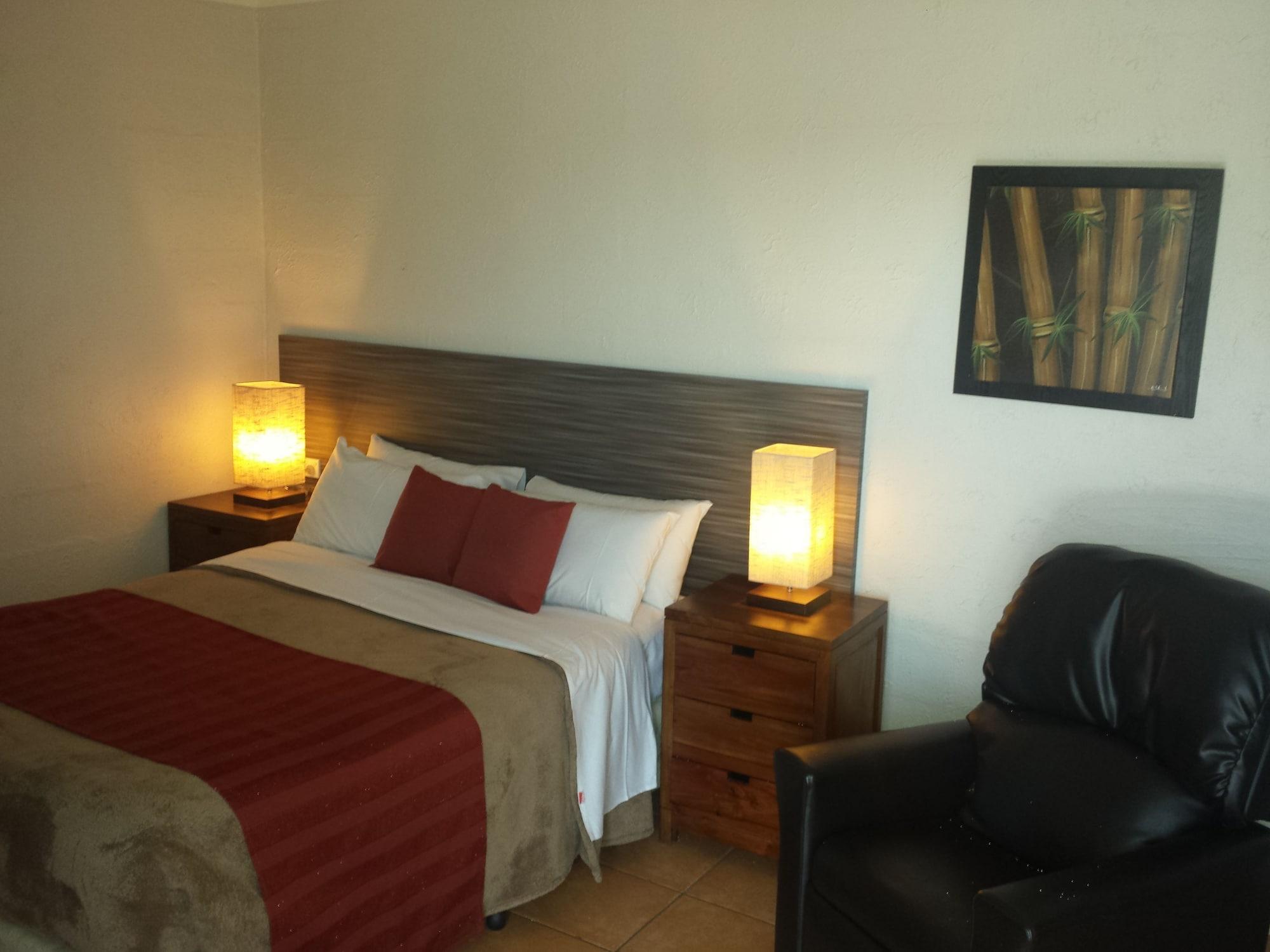 Mid City Motor Inn Gladstone Bagian luar foto