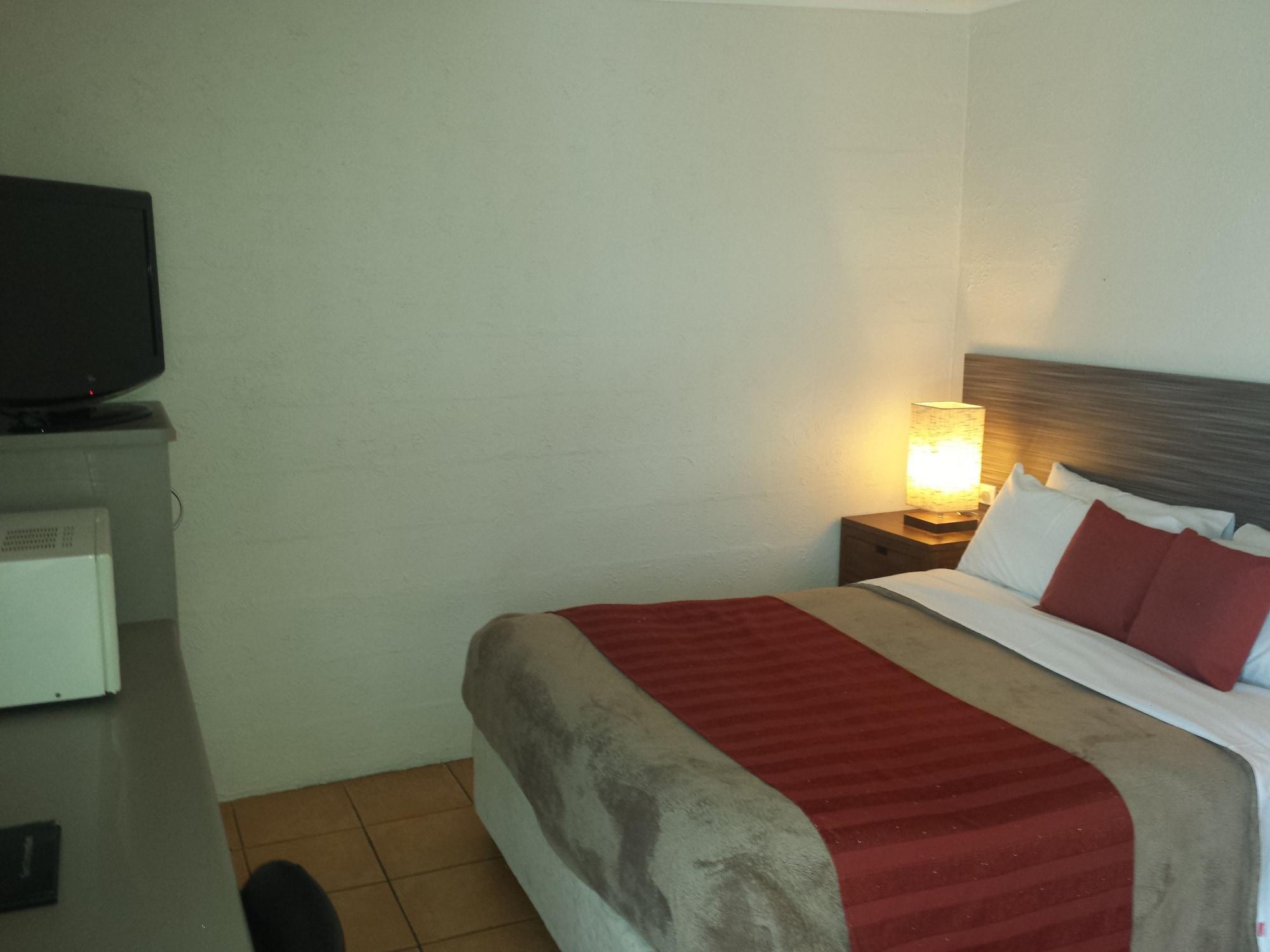 Mid City Motor Inn Gladstone Bagian luar foto