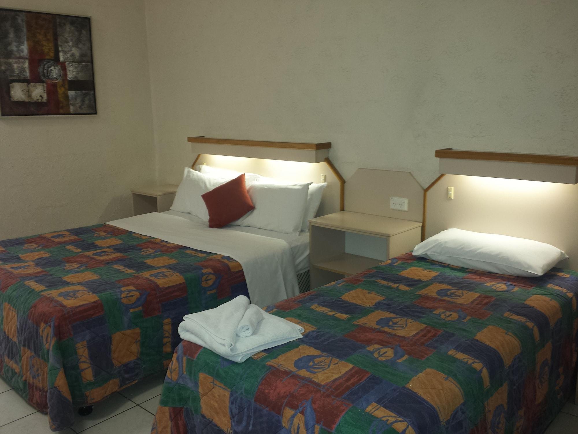 Mid City Motor Inn Gladstone Bagian luar foto