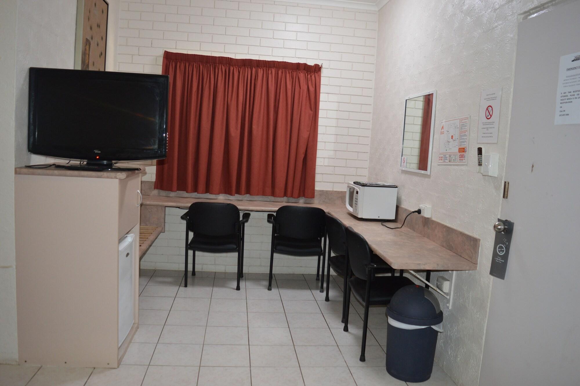 Mid City Motor Inn Gladstone Bagian luar foto