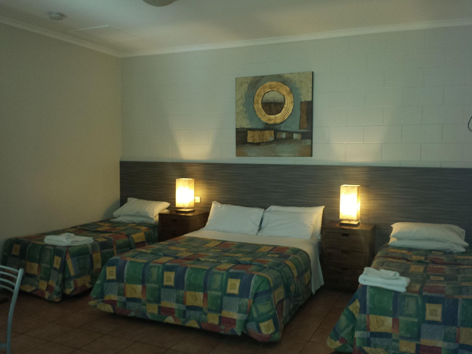 Mid City Motor Inn Gladstone Bagian luar foto