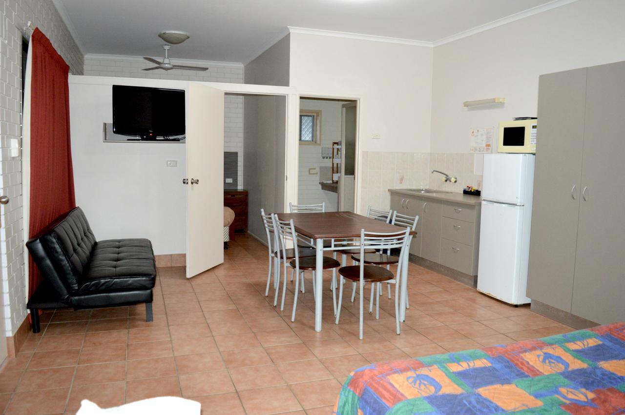 Mid City Motor Inn Gladstone Bagian luar foto
